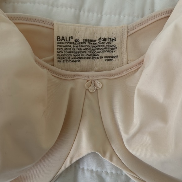Bali Smoothing Bra Style #3383/B543 Cream Colored 40D NWT - Picture 2 of 4
